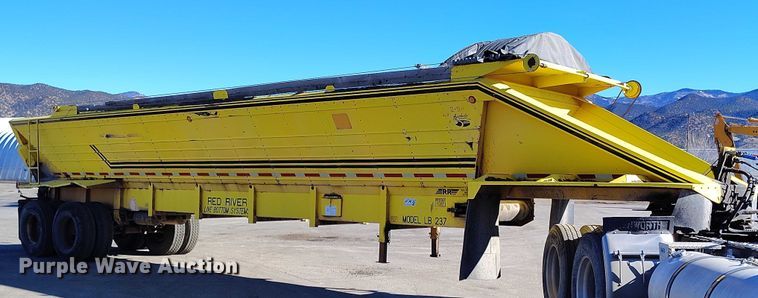 image for item DT0855 1997 Red River LB 237 live bottom trailer