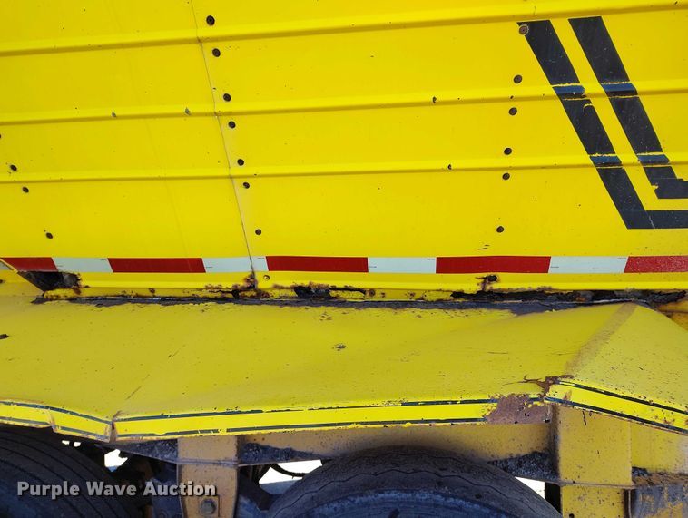 image for item DT0855 1997 Red River LB 237 live bottom trailer