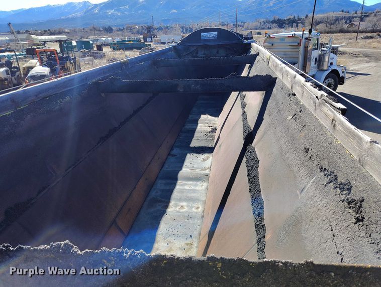 image for item DT0855 1997 Red River LB 237 live bottom trailer