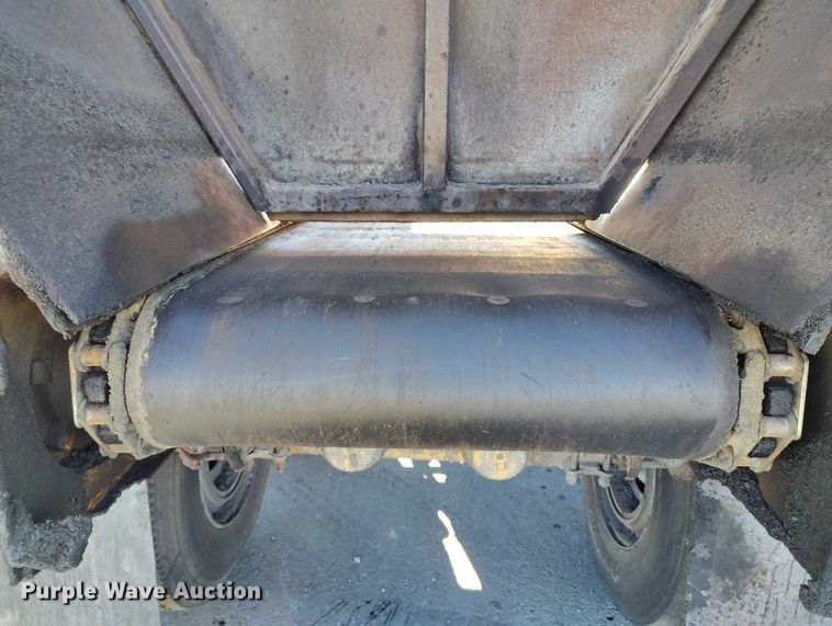 image for item DT0855 1997 Red River LB 237 live bottom trailer