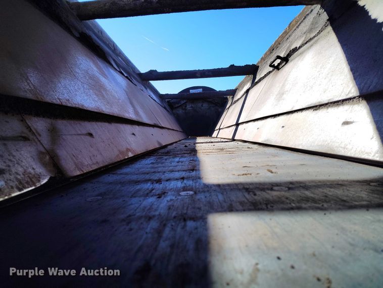 image for item DT0855 1997 Red River LB 237 live bottom trailer