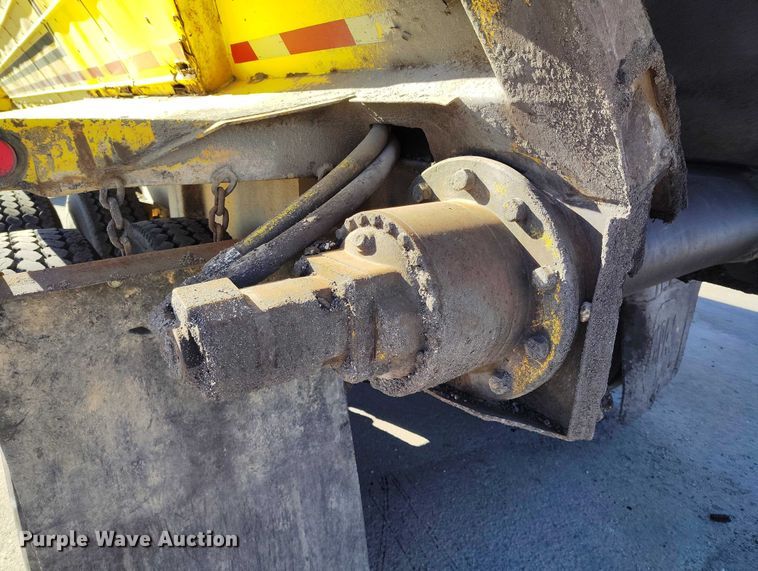 image for item DT0855 1997 Red River LB 237 live bottom trailer