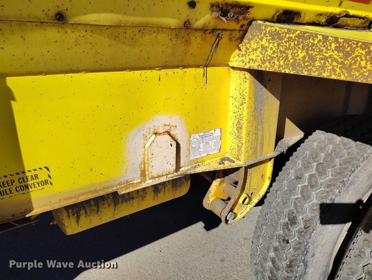 image for item DT0855 1997 Red River LB 237 live bottom trailer