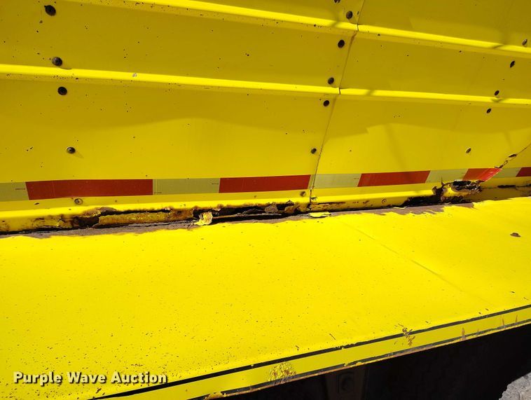 image for item DT0855 1997 Red River LB 237 live bottom trailer