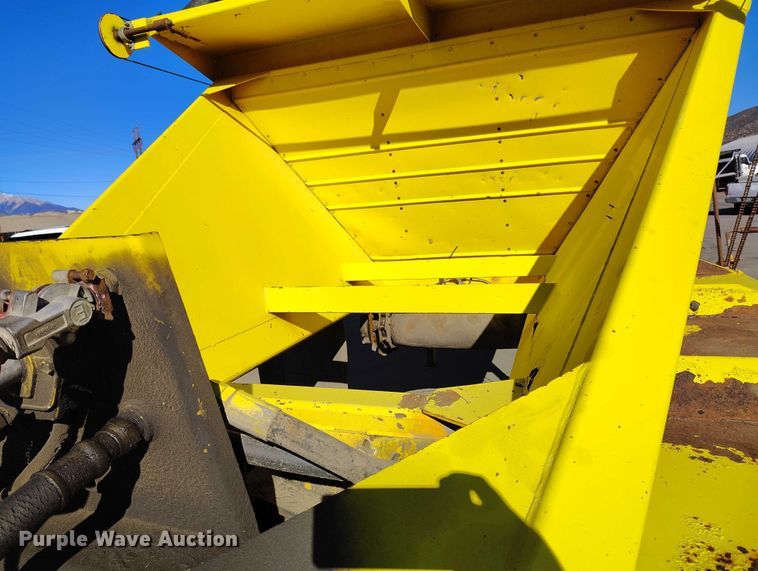 image for item DT0855 1997 Red River LB 237 live bottom trailer