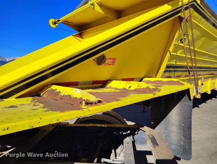 image for item DT0855 1997 Red River LB 237 live bottom trailer