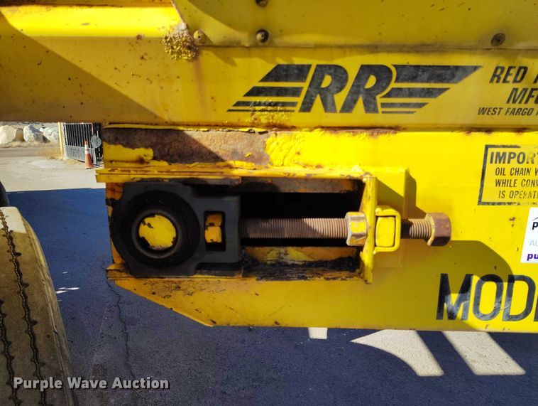 image for item DT0855 1997 Red River LB 237 live bottom trailer