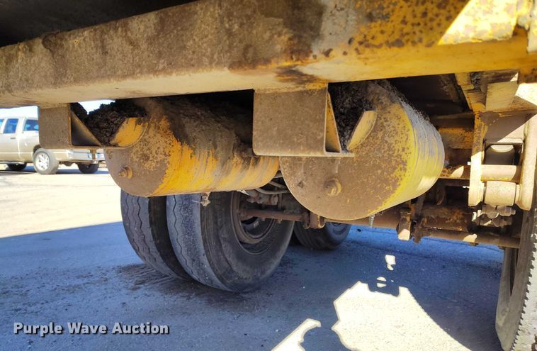 image for item DT0855 1997 Red River LB 237 live bottom trailer