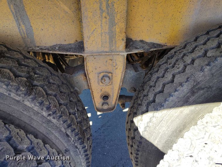 image for item DT0855 1997 Red River LB 237 live bottom trailer