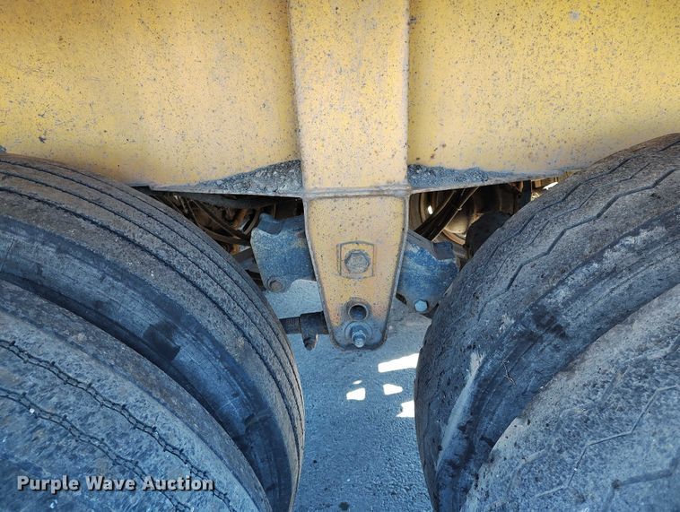 image for item DT0855 1997 Red River LB 237 live bottom trailer