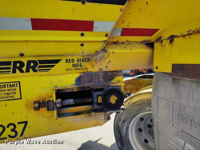 image for item DT0855 1997 Red River LB 237 live bottom trailer