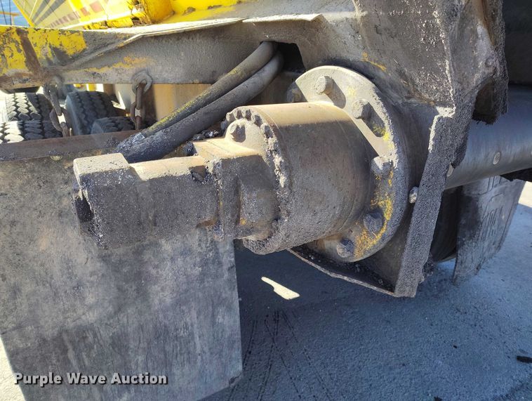 image for item DT0855 1997 Red River LB 237 live bottom trailer