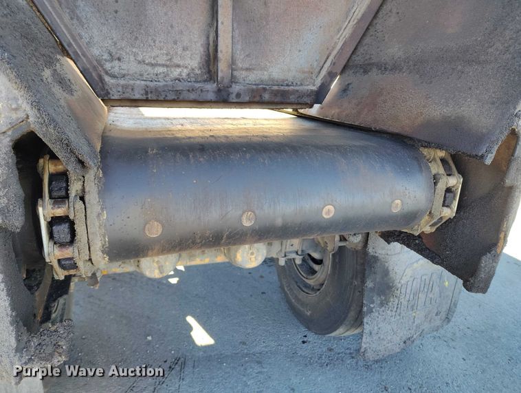 image for item DT0855 1997 Red River LB 237 live bottom trailer