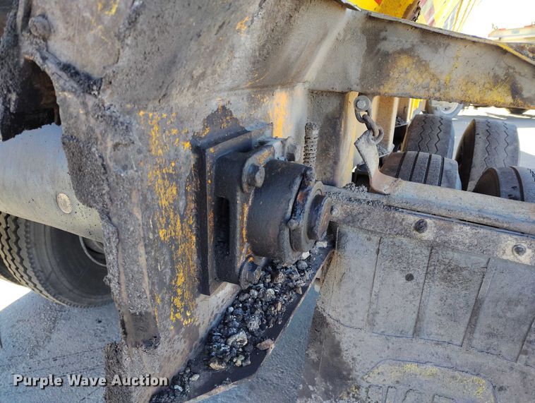 image for item DT0855 1997 Red River LB 237 live bottom trailer