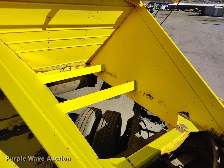 image for item DT0855 1997 Red River LB 237 live bottom trailer