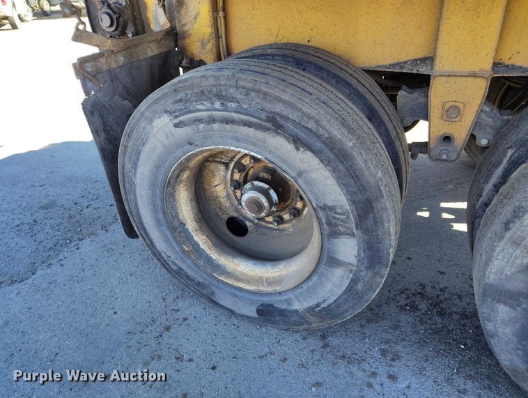 image for item DT0855 1997 Red River LB 237 live bottom trailer