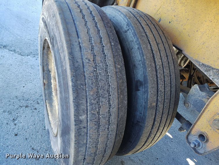 image for item DT0855 1997 Red River LB 237 live bottom trailer