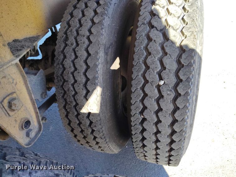 image for item DT0855 1997 Red River LB 237 live bottom trailer