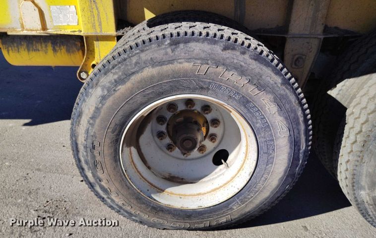 image for item DT0855 1997 Red River LB 237 live bottom trailer
