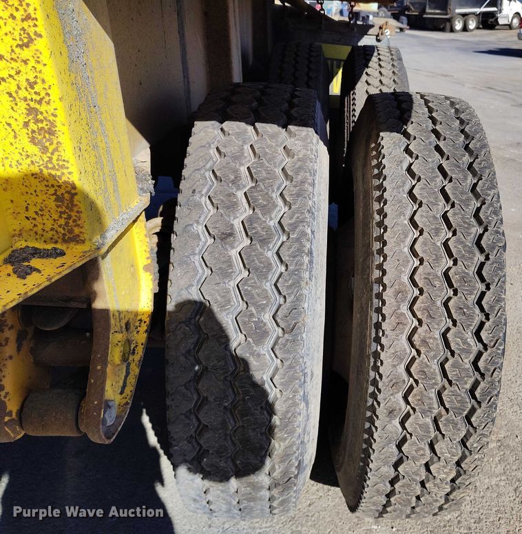 image for item DT0855 1997 Red River LB 237 live bottom trailer