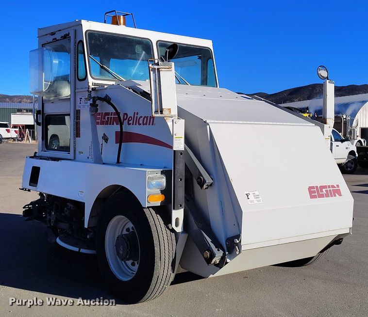image for item DT0856 2006 Elgin Pelican Series P street sweeper