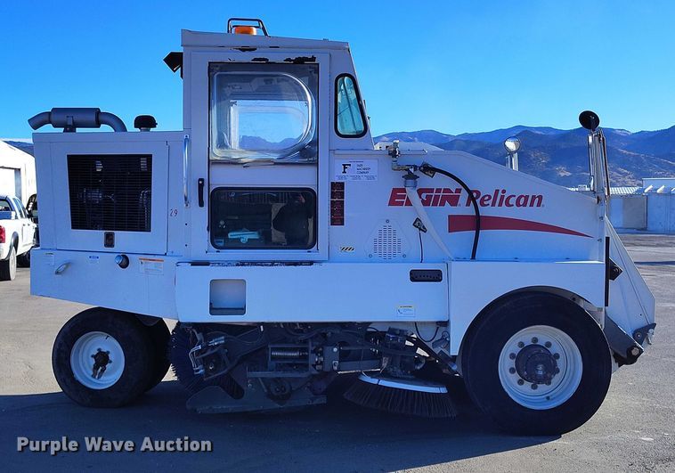 image for item DT0856 2006 Elgin Pelican Series P street sweeper