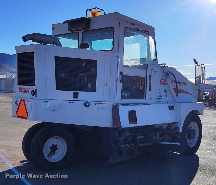image for item DT0856 2006 Elgin Pelican Series P street sweeper