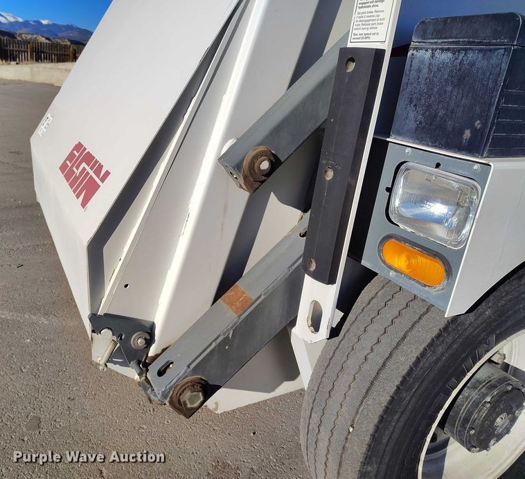 image for item DT0856 2006 Elgin Pelican Series P street sweeper