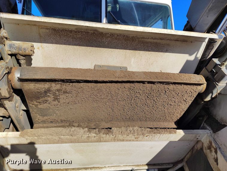 image for item DT0856 2006 Elgin Pelican Series P street sweeper