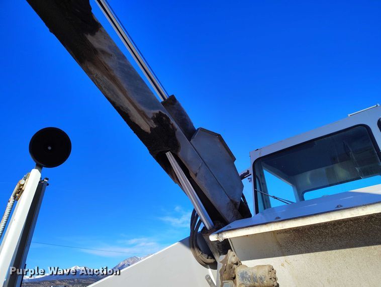 image for item DT0856 2006 Elgin Pelican Series P street sweeper