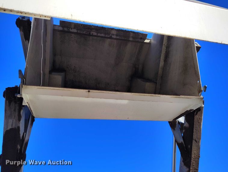 image for item DT0856 2006 Elgin Pelican Series P street sweeper