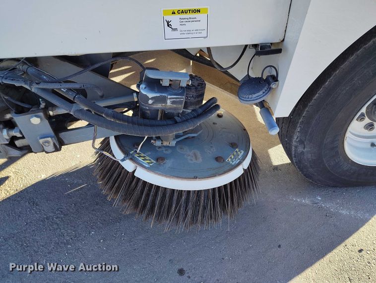 image for item DT0856 2006 Elgin Pelican Series P street sweeper