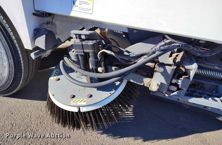 image for item DT0856 2006 Elgin Pelican Series P street sweeper