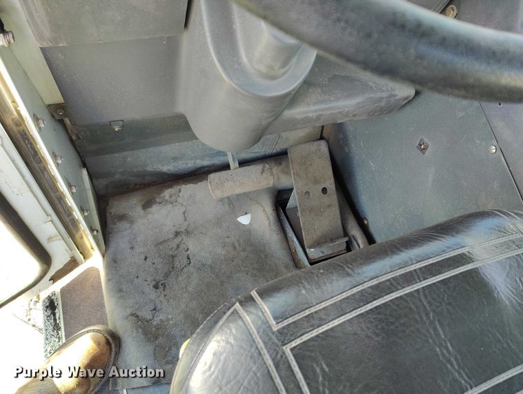 image for item DT0856 2006 Elgin Pelican Series P street sweeper