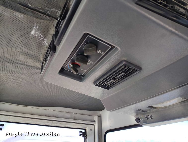 image for item DT0856 2006 Elgin Pelican Series P street sweeper