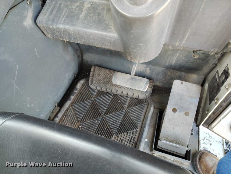 image for item DT0856 2006 Elgin Pelican Series P street sweeper