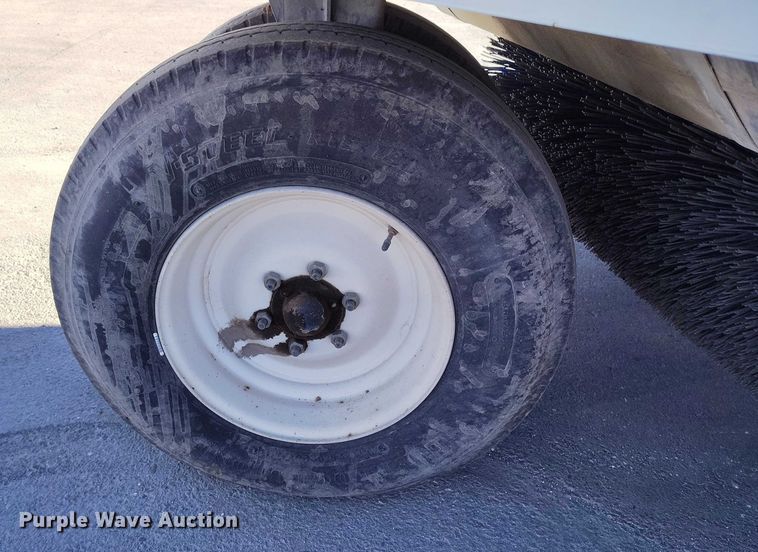 image for item DT0856 2006 Elgin Pelican Series P street sweeper