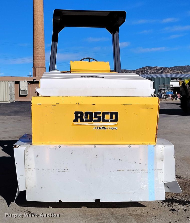 image for item DT0858 Rosco Tru-Pac 915 pneumatic roller