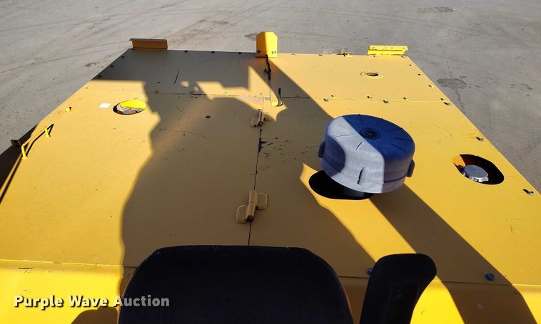 image for item DT0858 Rosco Tru-Pac 915 pneumatic roller