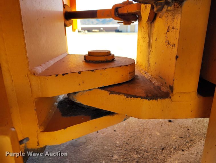 image for item DT0858 Rosco Tru-Pac 915 pneumatic roller