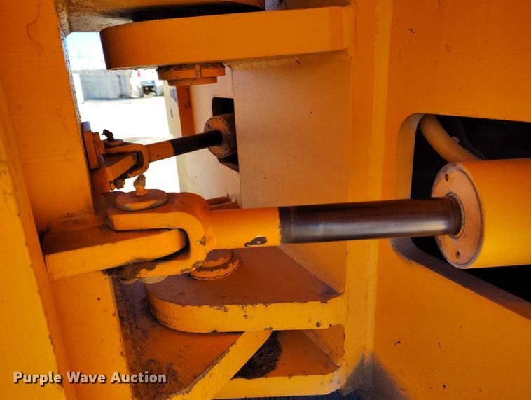 image for item DT0858 Rosco Tru-Pac 915 pneumatic roller