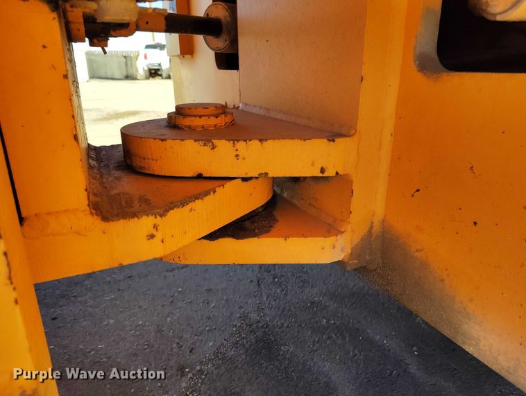 image for item DT0858 Rosco Tru-Pac 915 pneumatic roller