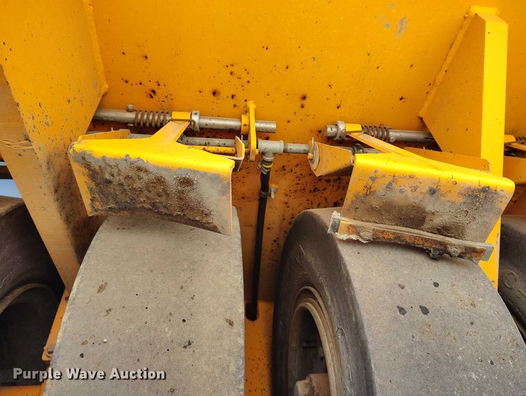 image for item DT0858 Rosco Tru-Pac 915 pneumatic roller