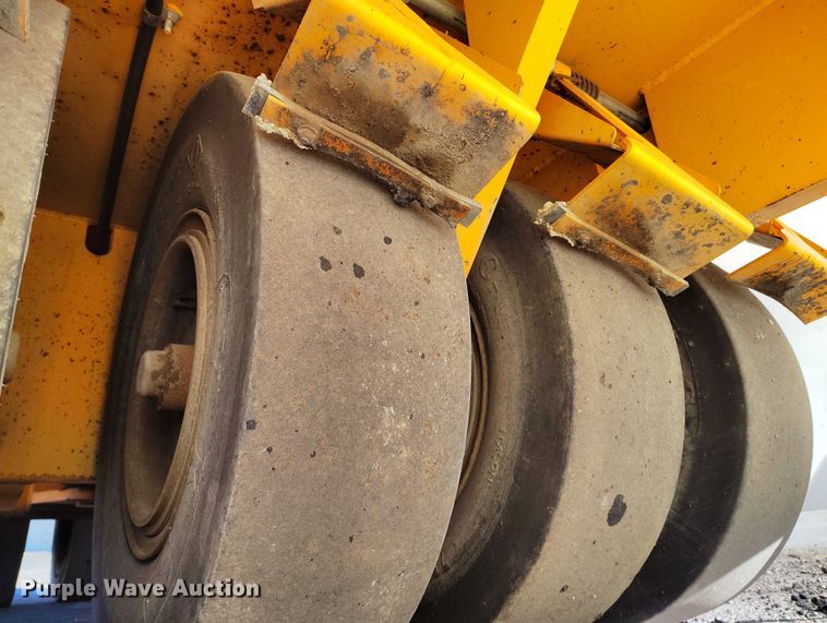 image for item DT0858 Rosco Tru-Pac 915 pneumatic roller