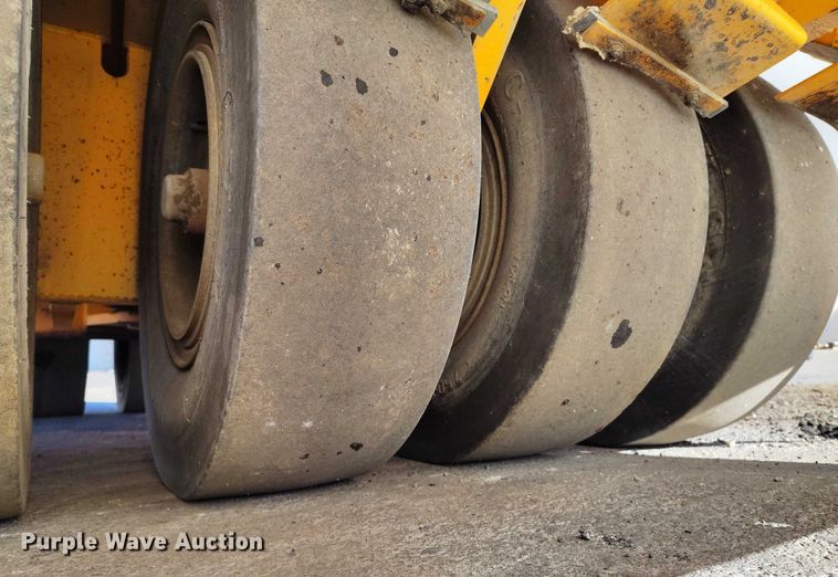 image for item DT0858 Rosco Tru-Pac 915 pneumatic roller