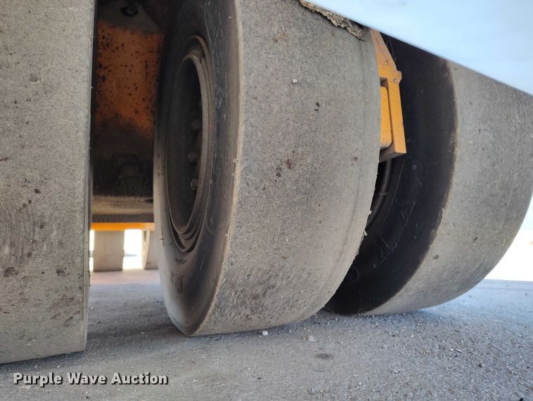 image for item DT0858 Rosco Tru-Pac 915 pneumatic roller