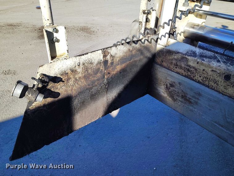 image for item DT0859 Cedar Rapids 461R paver