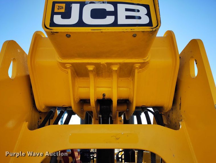 image for item DT0861 2017 JCB 510.56 telehandler