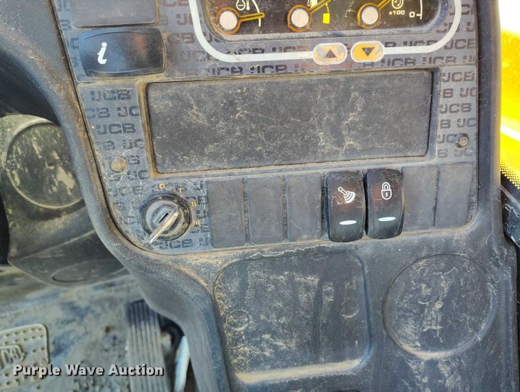 image for item DT0861 2017 JCB 510.56 telehandler