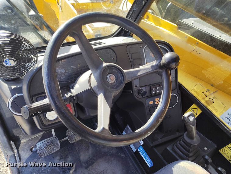 image for item DT0862 2017 JCB 514.56 telehandler